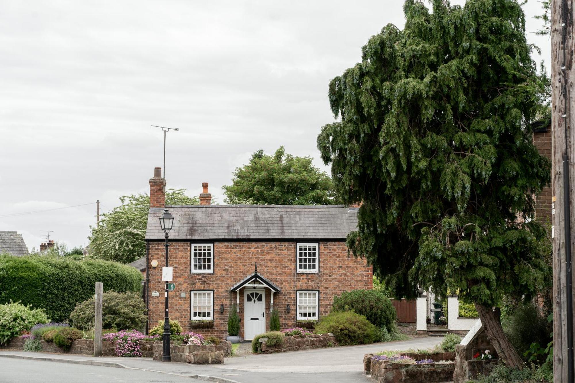 Cosy 2 Bed Cottage In Charming Village Of Christleton - For Up To 5 Esterno foto